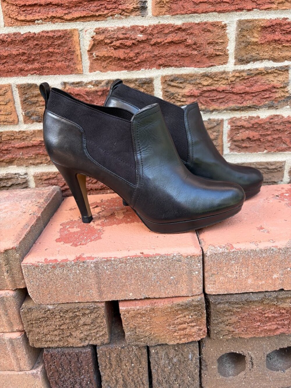 Adrienne Vittadini Black Heeled Ankle Booties 7.5M